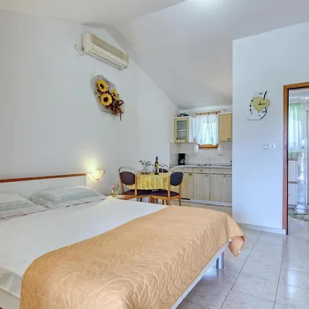 Apartment Fuer 2 Personen Ca 24 Qm In Banjole, Istrien Istrische Riviera Banjole