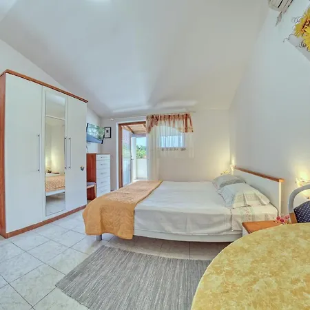 Apartment Fuer 2 Personen Ca 24 Qm In Banjole, Istrien Istrische Riviera *